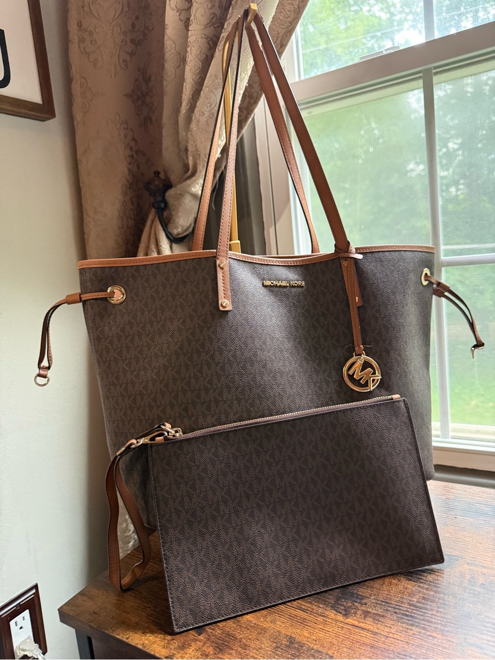 Michael Kors Brown Logo Tote with Tan Trim- perfect Teacher bag! Clutch included - Picture 2 of 12